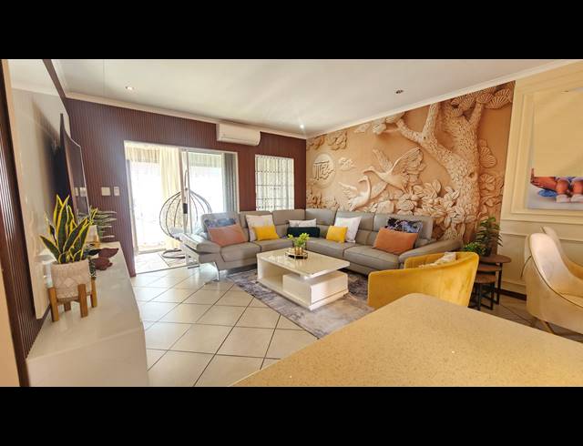 2 BEDROOM SIMPLEX FOR SALE IN MOOIKLOOF RIDGE